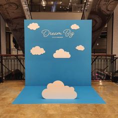 Ambientes tematizados, ambiente instagramável, posto para fotos Photo Booth Design Backdrop Ideas, Photowall Event, Backdrop Event Design, Photo Zone Design, Photo Wall Event, Photowall Ideas, Event Booth Design, Photo Booth Design, Event Entrance