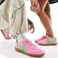 Big Kid’s Size 7 / Women’s Size 7 Brand New In Box Puma Palermo Pink And Green Straight From The Archives, It’s The Puma Palermo Og "Pink/Green" Women's Shoe. This Classic Terrace Shoe Is Revived Today With Its Signature T-Toe Construction, Plus Extra-Bold Colorblocking And Plush Materials. Its Design Builds On Puma’s Heritage Within Soccer, While Appealing To Today’s Sneakerheads And Terrace Fashion Mavens. Benefits Low Boot Lace Closure Puma Branding Details Suede Puma Formstrip Synthetic Leat Puma Palermo, Pink Trainers, Pink Core, Medium Tv Show, Technology Fashion, Celebrity Lifestyle, Puma Suede, Low Boots, Puma Women