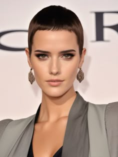 Undercut Side Shave, Short Back And Sides, Buzzed Hair Women, Brown Hair Trends, Hair Fan, Side Shave, Beautiful Short Hair, Short Natural Haircuts, Clara Alonso