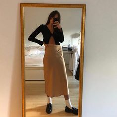 @freepeople on Instagram: “Skirt of 2018, front-runner candidate for 2019 too @hedistanton” Hedi Stanton, Style Slip Skirt, Fem Style, Bday Outfits, Cooler Style, Silk Outfit, Future Outfit, Style Inspiration Winter, Fire Fits