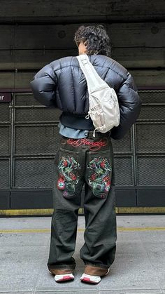 #outfits #fashion #style Outfits Recreation, Shanghai Outfit, Ed Hardy Dragon, Y2k Outfits Men, Capri Outfits, Men Street Fashion, Aesthetic Fits, Fall Outfit Ideas, Winter Outfit Inspiration