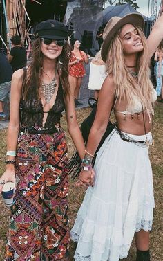 Stile Hippie Chic, Mode Coachella, Look Da Festival, Bohemian Schick, Looks Hippie, Look Hippie Chic, Edm Festival Outfit, Festival Mode, Stile Boho Chic