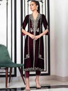 Elegant Velvet Reception Sets, Festive Elegant Velvet Sets, Festive Velvet Sets, Pakistani Velvet Dresses, Sania Maskatiya, Velvet Dress Designs, Embellished Shirt, Embroidery Suits Design, Embroidery Designs Fashion