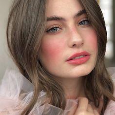 Editorial Make-up, Ig Makeup, Famous Makeup Artists, Pale Skin Makeup, Becoming A Makeup Artist, Makeup Cantik, Pale Makeup, Brunette Makeup, Makeup Mac