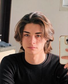 Medium Hair Styles For Men, Hair Inspo Men, Lord Karna, Christian Daloii, Long Hair Boys, Long Hair For Men, Long Hair Boy, Boy Haircuts Long, جوني ديب