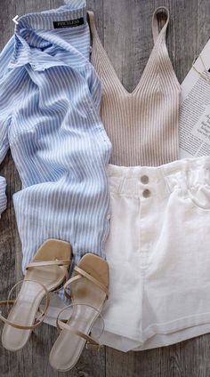 Womens Vacation Fashion, Summer Outdoor Dinner Outfit, Chambray Top Outfit Summer, Beige Tank Top Outfit Summer, Fashion Inspo Outfits Minimal Chic Fall, Classy Chic Spring Outfits, Italy Clothing Aesthetic, Women’s Neutral Outfit, Coastal Womens Style