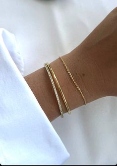 Everyday Jewelry Stack, Good Jewelry Aesthetic, Timeless Jewelry Pieces, Classy Jewelry Aesthetic, Dainty Bracelet Stack, Minimal Gold Jewelry, Pretty Jewelry Necklaces, Classic Accessories