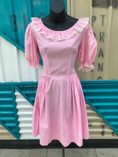 "Vintage Pink Gingham Prairie Dress with Ruffle Neckline and Lace Trim. Original metal \"Tee\" zipper at back of garment. Measurements: Bust: 36\" Waist: 28\" Hips: Open Length: 37\" Condition: Excellent, vintage condition." Vintage Wardrobe, Rockabilly Dress, Prairie Dress, Pink Gingham, Brown Dress, Full Skirt, Dress Clothes For Women, Costume Design, Vintage Pink