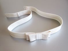 "This elegant simple bridal belt is beautifully made in silk Duchess satin. This belt features an elegant bow in the front and it is finished with the matching buttons and hand crochet loops in the back. This belt measures 1\" wide and the length is finished to your measurements. Available in a variety of colors. * Please include your waist measurements in the notes during checkout and your belt will be finished at that length - For the photos of the color choices please take a look at the listi Detail Couture, Wedding Outfits For Women, White Satin Dress, Plus Zise, Bridal Sash Belt, Bow Wedding Dress, Hand Beaded Embroidery, Wedding Belt, Wedding Sash Belt