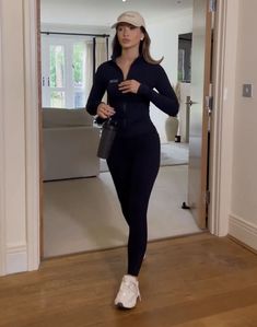 Gym Fit Modest, Elegant Workout Outfit, Elegant Gym Outfit, Classy Gym Outfits, Classy Workout Outfits, Lillie Grace, Sporty Fall Outfits, Athleisure Capsule Wardrobe, Athleisure Capsule