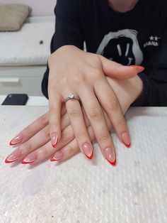 Red White French Nails, Red And White Almond Nails, Red Acrylic Nails Almond, Red Nails Almond Shape, Red Almond Nails Designs, Manicure Permanente, Almond Nails Red, White Almond Nails, French Almond