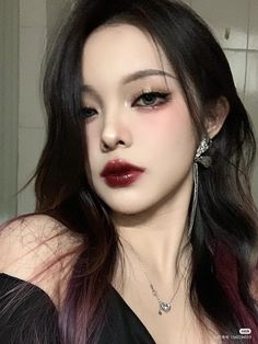 Evil Princess Makeup, Burgundy Makeup Aesthetic, Sassy Makeup Looks, Asian Gothic Makeup, Red Smokey Makeup, Soft Goth Aesthetic Makeup, Gothic Natural Makeup, Vampire Makeup Asian, Korean Vampire Makeup