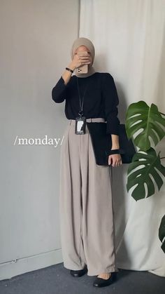 Hijab Smart Outfit, Smart Casual Muslimah Hijab Outfit, Hijab Fashion Office, Modest Smart Casual, Hijab Smart Casual Outfit, Business Casual Hijab, Muslimah Work Outfit, Outfit Kerja Casual, Modest Business Casual Outfits For Women