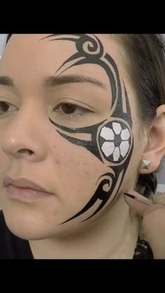 FABAtv ♡ | Get sporty with FABATV.com Learn from over 200 instructors teaching YOU 600+ classes on everything related to face painting, henna... | Instagram Henna Tattoo, Paint Designs, Carnival Face Paint