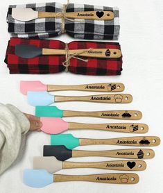 wooden utensils are lined up in different colors and designs, along with the words anastata on them