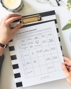 Free Printable Alert 📝 The week between Christmas and New Year's is one of our absolute favorite weeks of the year! Goodbye holiday decor (anyone else feel that way?) and hello 2025 planning. 
Download Free Printables: https://daydesigner.com/collections/printable-library