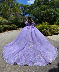 Quince Robe Purple, Quince Dresses Lilac, Purple Quinceanera Dresses Rapunzel, Rupunzel Quince Theme Dress, Repunzel Quince Theme Dress, Quinceanera Dresses Light Purple, Royal Purple Quinceanera Dresses, Purple Xv Dresses, Purple Dress Quinceanera