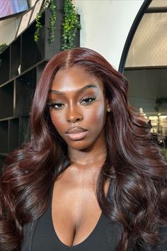 Hairstyles With Curled Hair, Natural Hair Weaves, Brown Hair Shades, Wine Red Hair, Wine Hair, Blowout Hair, Front Lace Wigs Human Hair, Hair Inspiration Color, Baddie Hairstyles