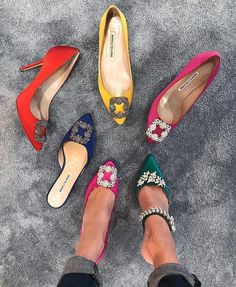 Manolo Blahnik Heels, Elegante Casual, Shoe Inspiration, Fabulous Shoes, Carrie Bradshaw, Dream Shoes, Shoe Obsession, Shoe Lover, Beautiful Shoes