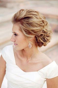 Mother Of The Bride (or Groom) Hairstyles [2020 Guide] ★ mother of the bride hairstyles elegant curly updo for short hair motif photography Mother Of The Bride Hair, Beach Wedding Hair, Kristen Bell, Short Hairstyle, Wedding Updo, Kate Beckinsale, Formal Hairstyles