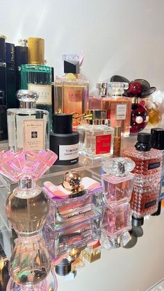 Boujee Perfume, Miracle Perfume, Perfumes Aesthetic, Valentino Parfum, Perfumes Collection, Fragrance Quote, Perfume Smells, Designer Perfumes