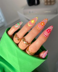 Multicoloured Nails, Summery Nails, Flower Nail Designs, Flower Nail, Flower Nail Art, Spring Nail, Nail Art Ideas, Pretty Acrylic Nails, Floral Nails