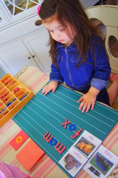 "Making Montessori Ours": Montessori Pink Series Reading Work Montessori Pink Series, Montessori Lessons, Montessori Homeschool, Montessori Preschool, Montessori Ideas, Preschool Literacy, Montessori Education, Montessori Classroom, Montessori School