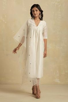 Shop for Charkhee White Chanderi Embroidered Kurta Set for Women Online at Aza Fashions White Indian Dress, Pant Embroidery, Organza Kurti, White Kurti, Cotton Palazzo Pants, Ethnic Kurti, Mirror Embroidery, Fashion Illustration Sketches Dresses, White Kurta