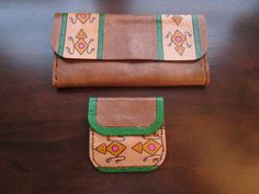 Handmade leather wallet and coin purse made in Argentina by expert artisans. Hand painted. Great colors. Perfect gift for Valentine's Day, birthday, etc. Free Shipping in USA. No returns. Boho Wallet, 3rd Anniversary Gifts, Leather Card Wallet, Genuine Leather Purse, Handmade Leather Wallet, Wallets For Women Leather, Money Clip Wallet, Card Holder Leather, Personalized Leather