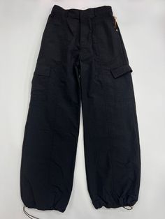 100% Nylon Loose Fit Pants Oversized Pockets on both legs Adjustable toggles at hem Black Oversized Pants, Womens Black Cargo Pants, Black Baggy Pants, Black Parachute Pants, Oversized Cargo Pants, Oversize Pants, Knitted Skirts, Parachute Cargo Pants, Cargo Pants Black