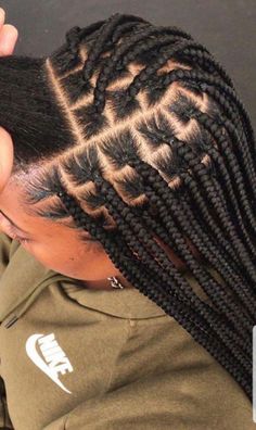 Braid Patterns For Box Braids, Medium Knotted Box Braids, Smeduiem Box Braids, African Hair Braiding Styles Ideas, Braids On Fine Hair, Plaits Box Braids, Knotless Braids For Black Women, Med Knotless Braids, Up Dos For Prom