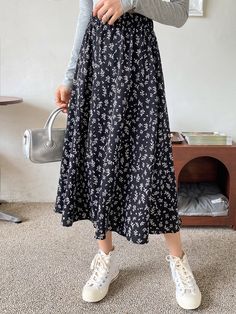 Mid Length Skirt Outfit, Ditsy Floral Skirt, Floral Long Skirt, Floral Skirt Outfits, Elegant Midi Skirt, Mid Length Skirt, Teacher Clothes, Skirt Elegant, Cute Modest Outfits