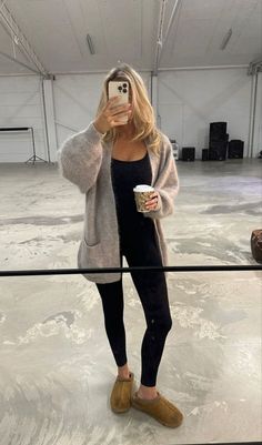 Comfy Winter Outfits Lazy Days, Black Leggings Outfit Ideas, Leggings Casual Outfit, Black Leggings Casual, Leggings Outfit Ideas, Class Outfits, Outfits Lazy