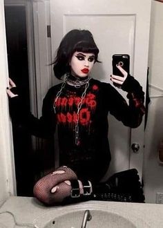 Goth Moth, Horror Fashion, Tomboyish Outfits, Carnival Night, Traditional Goth, Goth Club, Fashion Journals, Dark Outfits