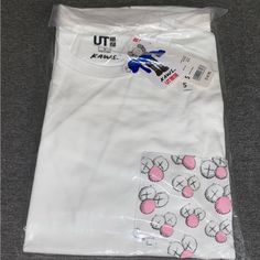 *Nwt* Kaws X Uniqlo Collaboration T- Shirt (Pocket) Size: Small **Purchased From Uniqlo Drop** - Authenticity Guaranteed - Item Comes Brand New And In Original Packaging - No Returns Refunds Or Exchanges On Final Sale Items Thanks For Looking As Always And Feel Free To Message With Any Questions! White Short Sleeve Shirt With Patch Pockets, White Casual T-shirt With Side Pockets, White Crew Neck T-shirt With Pockets, White Cotton Tops With Side Pockets, White Short Sleeve Tops With Patch Pockets, White Long Sleeve T-shirt With Pockets, White Cotton Tops With Pockets, White T-shirt With Pockets In Relaxed Fit, White Cotton T-shirt With Side Pockets