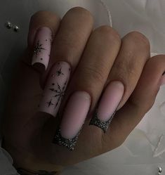 Baddie Nails Christmas, Blue And White Nails Christmas, Short New Years Nails, Winter Nails Pink, Winter Nails Aesthetic, Nails Wallpaper, Aqua Nails, Unghie Sfumate, Edgy Nails