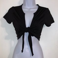 Tie Up Crop Top Short Sleeve T-Shirt New Never Worn Size:M Item:321 Shirt Tied In Knot, Black Crop Top Shirt, Obx Fits, Tie Up Shirt, Tie Up Crop Top, Crop Top Short Sleeve, Tied Shirt, Tshirt Design Inspiration, Tie Shirt