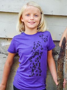 Purple Panda Girls T Shirt | Funny T Shirt Gift for Kids | Graphic Tee for Back to School Youth Girl Panda Purple, Panda Shirt, Panda Tshirt, Art Mignon, Clothes Trendy, Panda Print, Girls Graphic Tee, La Girl, Silly Animals