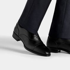 A classic pairing to formal suits, these timeless black Oxfords are crafted in Italy from supple Italian calf leather in a Blake stitch, and feature full leather lining and sole. Brown Derby, Perfect White Shirt, Tuxedo Shoes, Tuxedo Accessories, Flannel Suit, Black Tie Formal, Custom Made Suits, Black Oxfords, Classic Suit