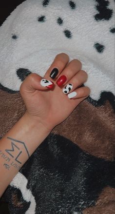 Red And White Western Nails, Western French Tip Nail Ideas, Western Acrylic Nails Ideas, Nail Ideas Western Simple, Cute Punchy Nails, Red Punchy Nails, Western Nails Punchy, Koe Wetzel Nail Ideas, Western Nails Country Simple