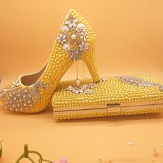 Brand Name: Lovein CrystalPump Type: BasicHeel Type: Thin HeelsOrigin: CN(Origin)Upper Material: PUToe Shape: Round ToeWith Platforms: YesPlatform Height: 0-3cmHeel Height: Super High (8cm-up)Fit: Fits true to size, take your normal sizeStyle: Fashionis_handmade: YesFashion Element: PearlPattern Type: SolidInsole Material: PigskinOccasion: WeddingLining Material: PUSeason: Spring/AutumnOutsole Material: RubberItem Type: PumpsModel Number: 2021LKQHZZClosure Type: Slip-OnGender: WOMEN Bride Wedding Shoes, Shoe And Bag Set, Pearl Bride, Wedding Shoes Bride, Yellow Pearl, Platform High Heel Shoes, Womens Prom Dresses, Womens Wedding Shoes, Formal Shoes For Men