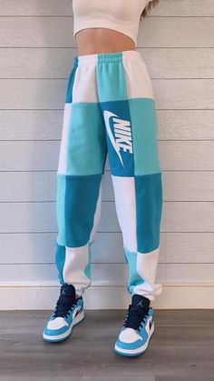 Nike Color Block Sweatpants, Trending Streetwear 2024, Core Set Outfit, Refashion Clothes Upcycling, Reworked Clothes, Reworked Nike, Cute Sweats, Sportswear Outfits, Patchwork Clothes