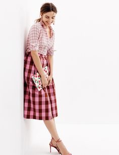 Fig with pink - JCew.com | Successful gingham mix and match look by @jcrew Gingham Fashion, Cotton Midi Skirt, Jcrew Collection, Popover Shirt, Envelope Clutch, 2016 Fashion, Preppy Style, Pink And White