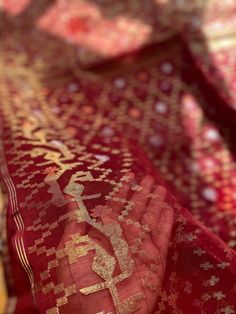 🌸 Hey everyone! 🌸 I am absolutely thrilled to share with you all the sheer elegance and beauty of original hand woven Dhakai Jamdani sarees! This saree includes * Maroon Color tassel * Fall and piku done * Count: 84 Count * Half silk * Blouse piece included (Product colour may slightly vary due to photographic lighting sources or your monitor settings) Jamdani sarees are a true masterpiece of art, originating from the heartland of Bangladesh. Each thread is meticulously handwoven, resulting in Bridal Jamdani Saree, Pink Jamdani Saree Look, Linen Jamdani Sarees, Jamdani Saree Bangladeshi, Bangladeshi Jamdani Saree, Jamdani Saree Dhakai, Muslin Jamdani Saree, Maroon Colour, Dhakai Jamdani Saree