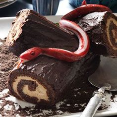 there is a chocolate roll with a snake on it