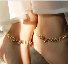 Desi Aesthetic Anklets, Desi Payal Aesthetic, Gold Wedding Jewelry Indian, Indian Payal Aesthetic, Indian Gold Jewellery Design Bridal Sets, Minimalist Indian Jewelry