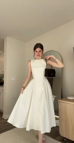 Bride Dress Simple, Elegant Outfit Classy, Classy Wedding Dress, Fashion Top Outfits, Korean Fashion Dress, Causual Outfits, Gowns Of Elegance, Vintage Style Dresses, Outfit Style