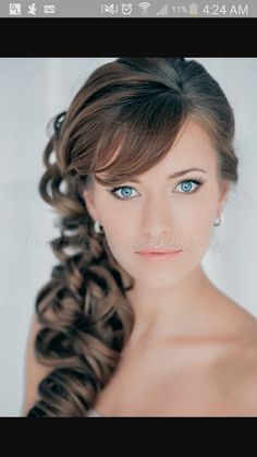 Side tumble with bangs! Side Curls Hairstyles, Side Ponytail Wedding Hairstyles, Side Ponytail Wedding, Wedding Party Hairstyles, Hairstyle Bridesmaid, Side Ponytail Hairstyles, Wedding Hair Side, Side Ponytail, Trendy Wedding Hairstyles