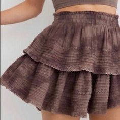 Never Worn Before! Casual Tiered Bottoms For Brunch, Brown Ruffle Skirt, Brown Skirt, Brown Skirts, Ruffle Skirt, Womens Skirt, Skirt, Women Shopping, Clothes