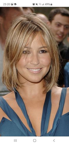 Choppy Bobs, Color Hairstyles, Bob Haircut For Fine Hair, Blonde Hair With Highlights, Painted Dresser, Blonde Bobs, Haircuts For Fine Hair, Long Hair Cuts, Medium Length Hair Cuts